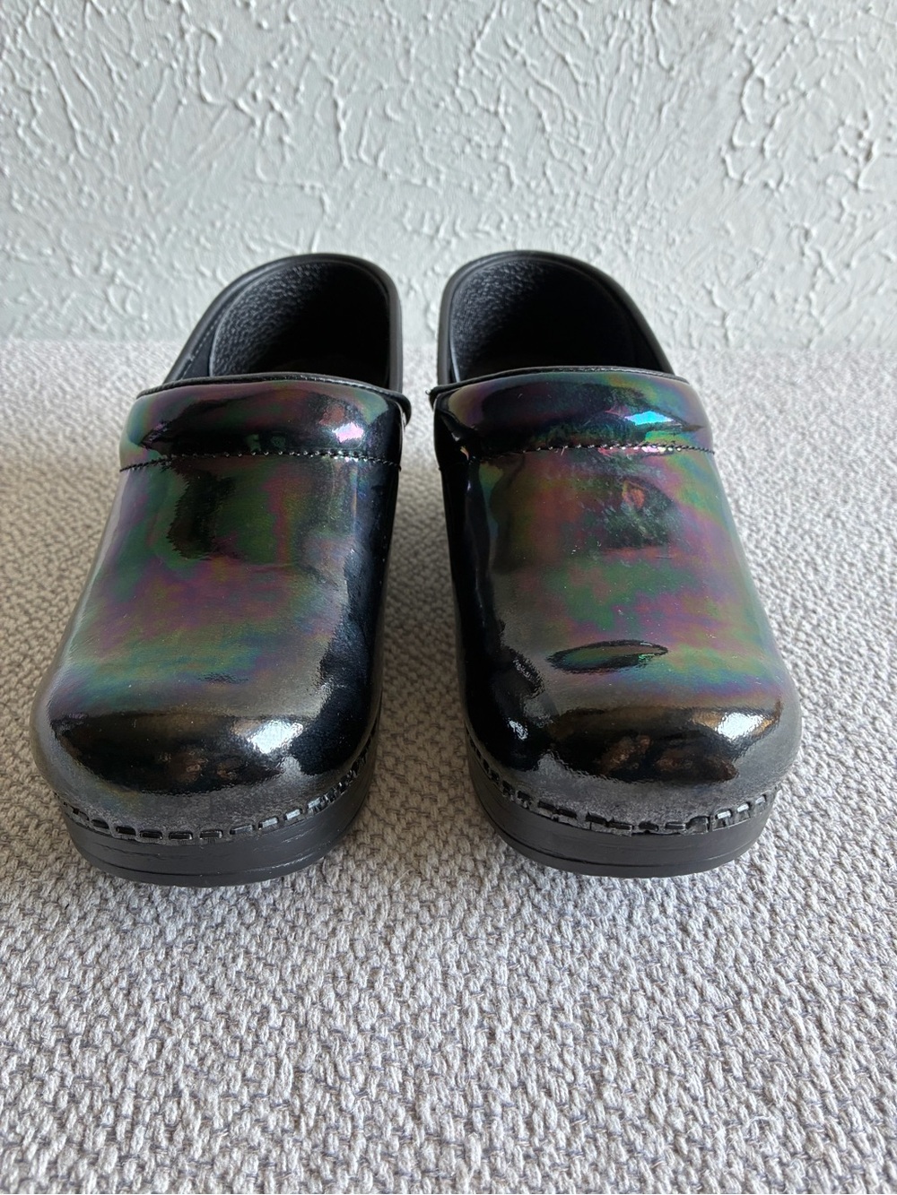 Dansko Professional Petrol
Patent Iridescent Clogs
Women's EU 37 - Picture 9 of 12